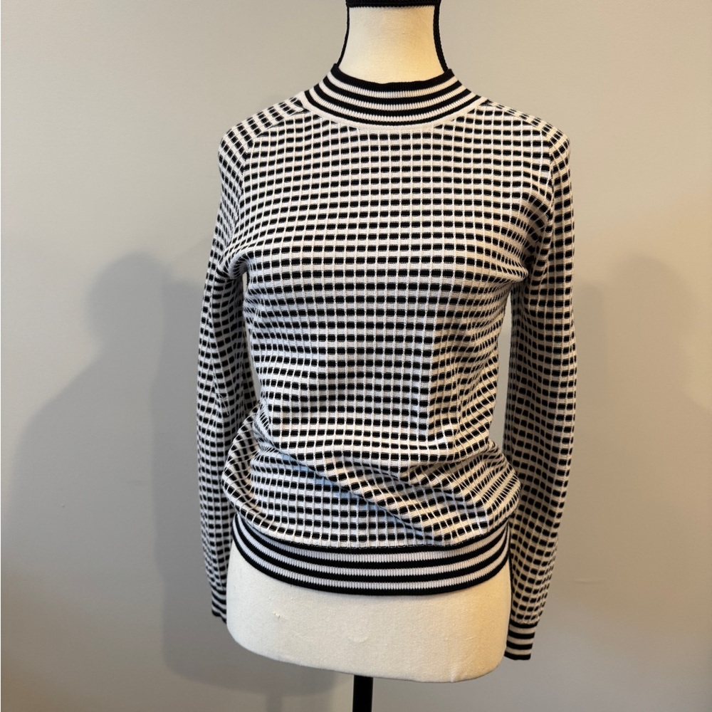 Black and White XS Sweater